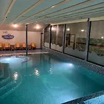 Complex Koko Hills فندق ساباريفا بانيا